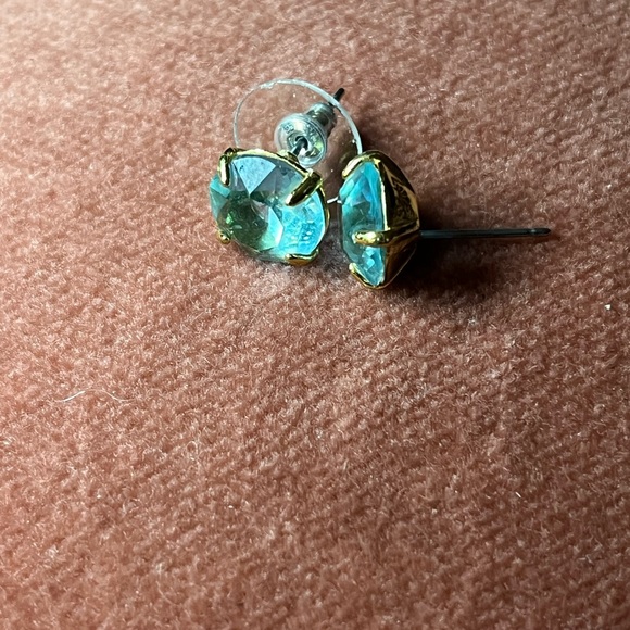 PRICE CUT! CLOSET CLEAR OUT! BEAUTIFUL Swarovski Millenia Square Studs Aqua blue - Picture 5 of 12